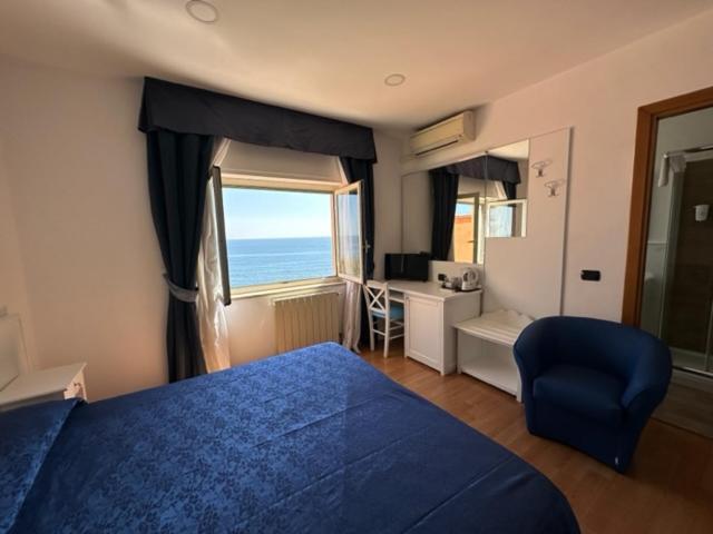 Hotel L'Isola Santa Marinella Kültér fotó