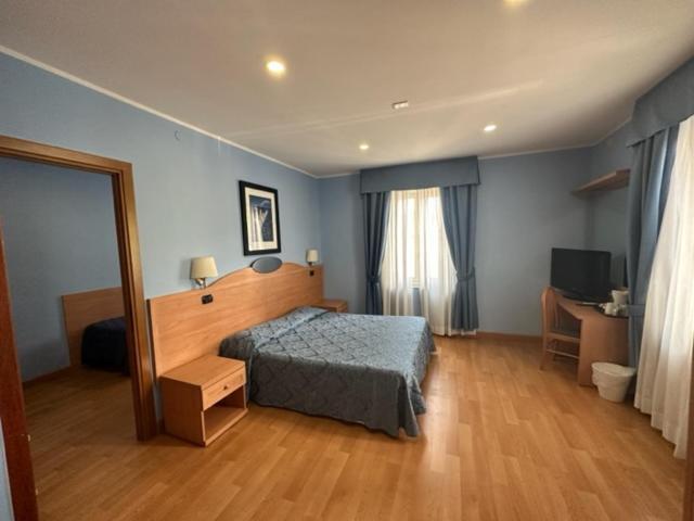 Hotel L'Isola Santa Marinella Kültér fotó